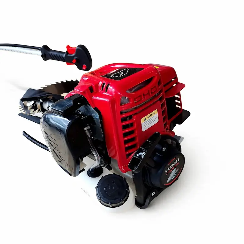 MaxSell MBC-4T 4-Stroke Brush Cutter | 1.0kW Grass Cutter Close-up of the red Maxsell brush cutter engine and fuel tank housing.